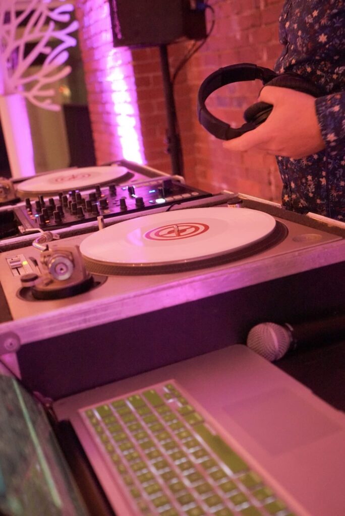 DJ turn table